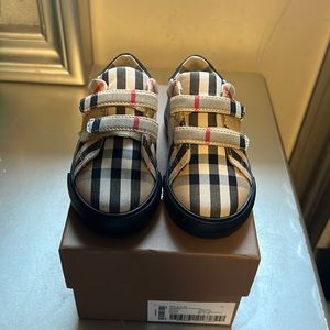 Baby Burberry sneakers brand new
